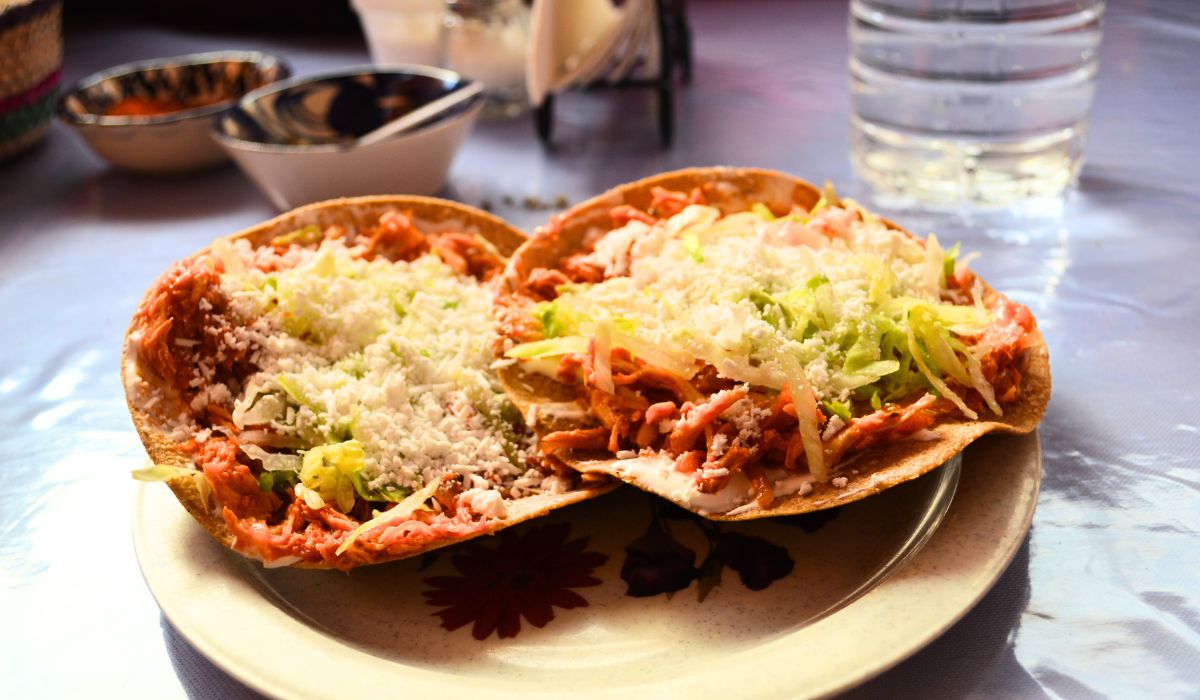 Tostadas de tinga, el platillo mexicano del 15 de septiembre