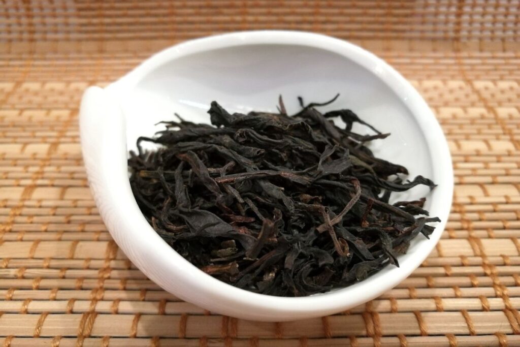 Hojas de té, ingrediente principal para infusionar el té.