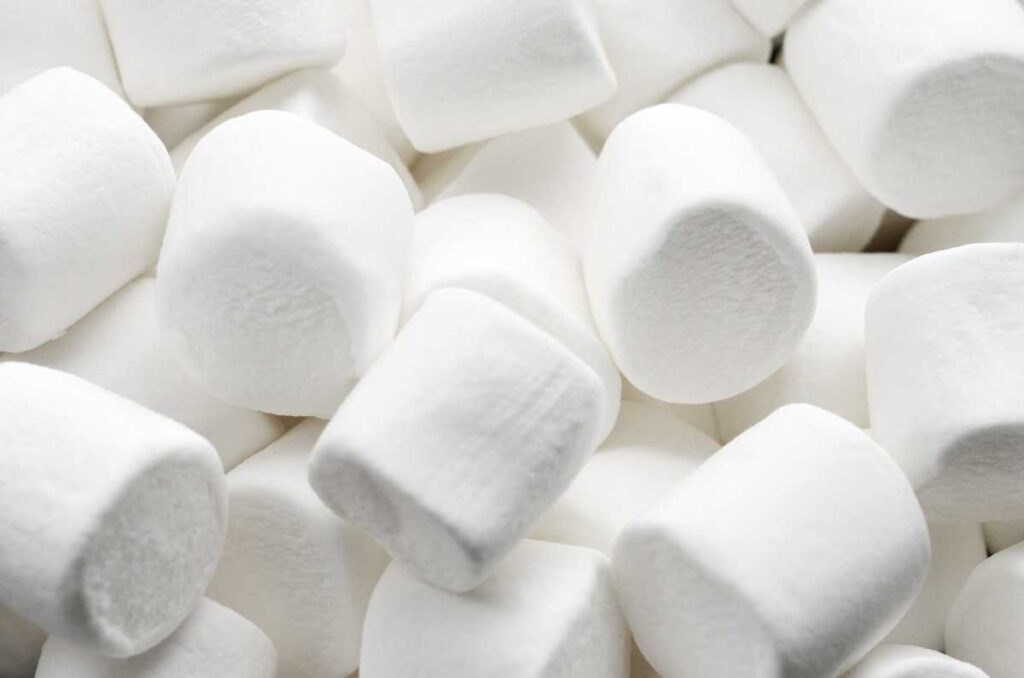 Los malvaviscos también se conocen como marshmallows, bombones o nubes