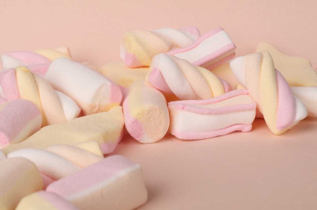 Los marshmallows son de muchos colores y sabores
