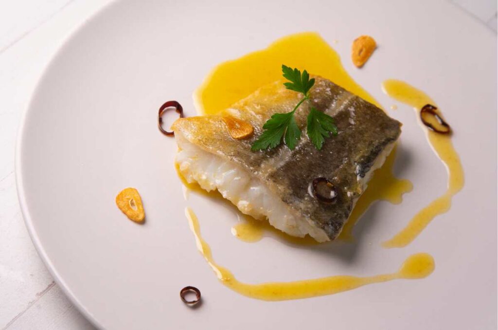 Pilpil, la famosa salsa española que va perfecto con tus pescados