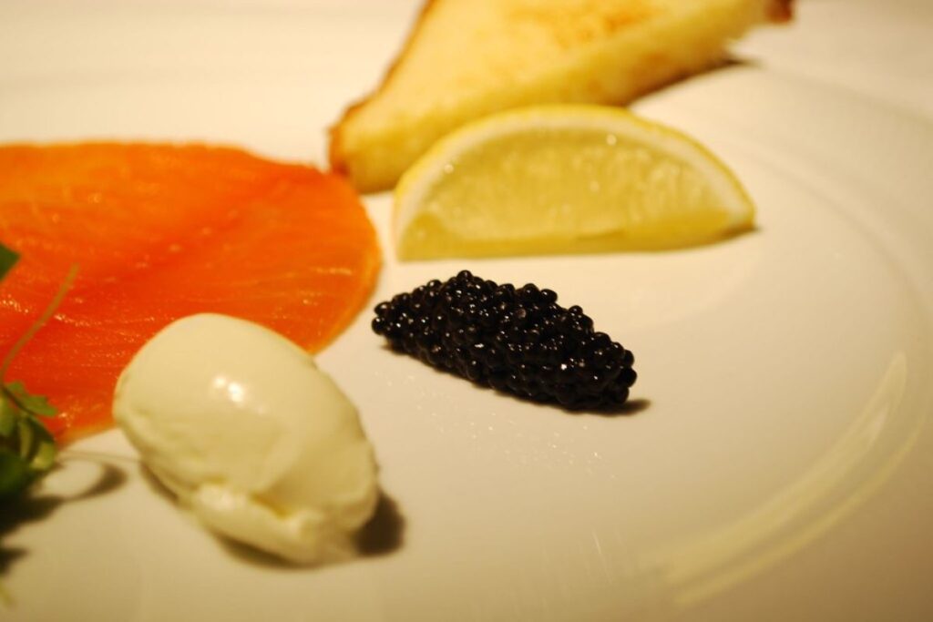 Acompañamientos ligeros para el caviar. 