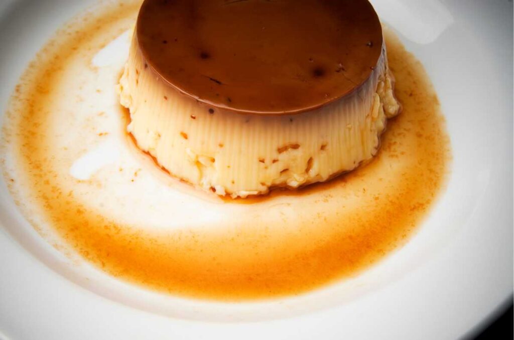 La diferencia entre un flan y un flan napolitano