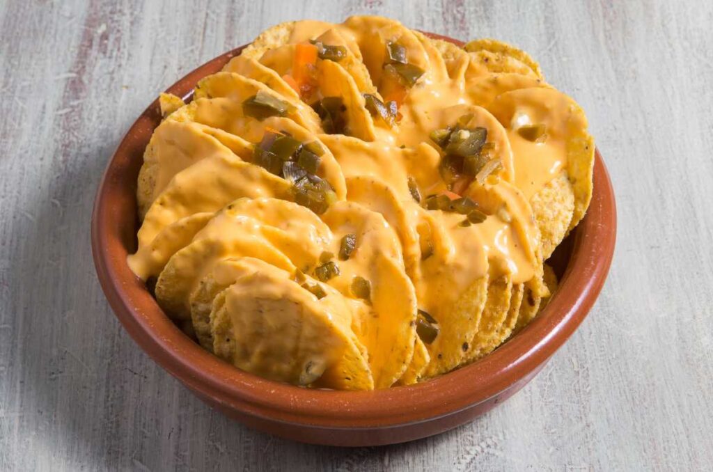 Historia y origen de los nachos, una botana mexicana