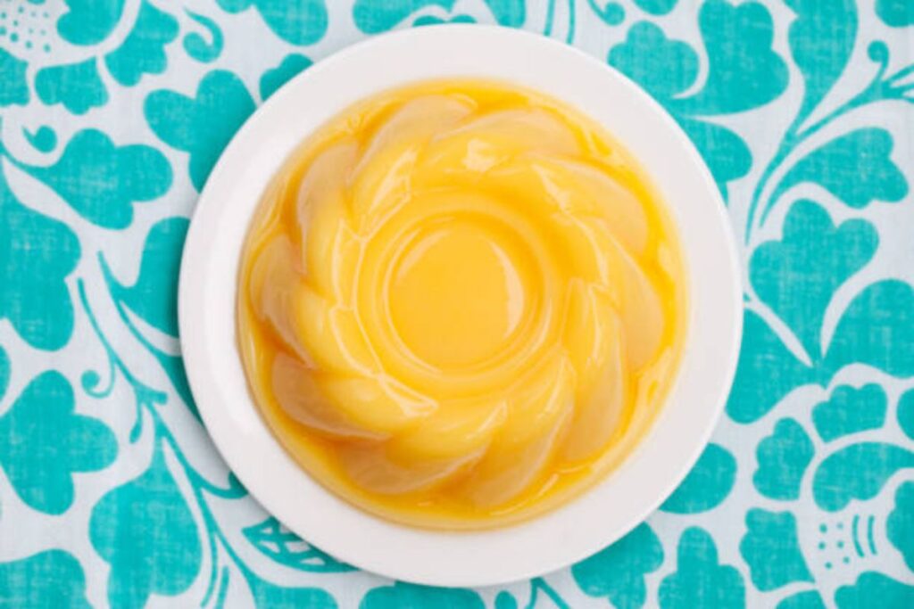 Forma de utilizar la mandarina en gelatina con crema.