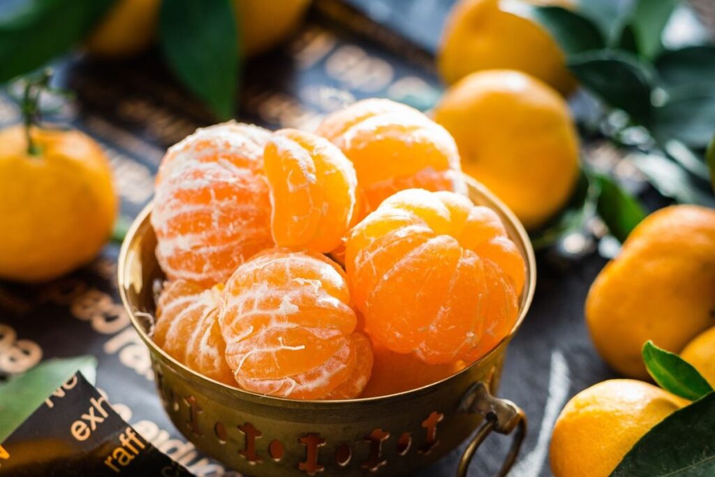 Mandarinas frescas sin cáscara.