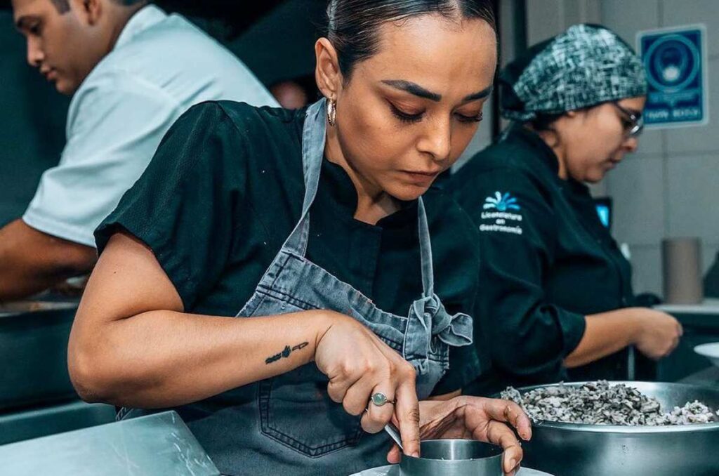 Foto de la chef Lupita Vidal, quien tiene restaurantes imperdibles en Tabasco