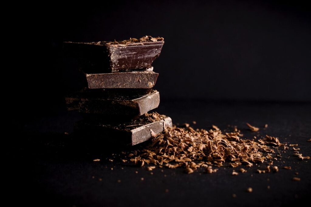 Color café oscuro, caracteristica principal del chocolate amargo.