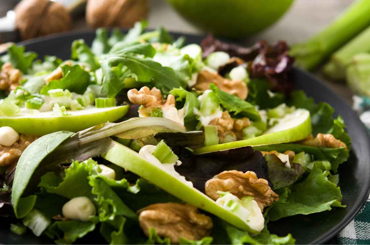 5 formas de preparar la ensalada de navidad de manzana