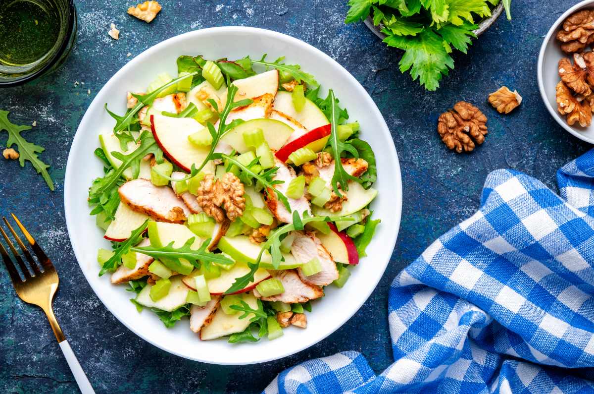 2. Ensalada de Navidad de manzana con Pollo