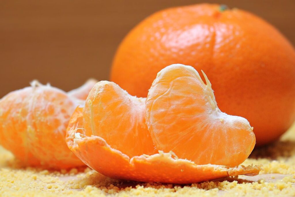 Mandarina, frutas de temporada con vitamina C.