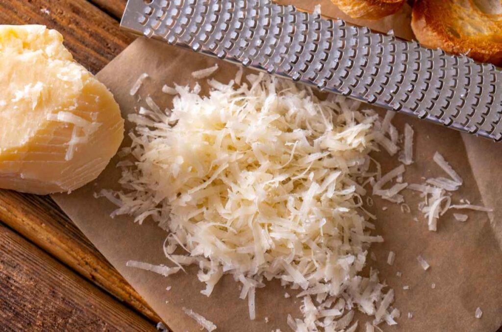 Historia y origen del queso Parmesano y sus usos en la cocina italiana