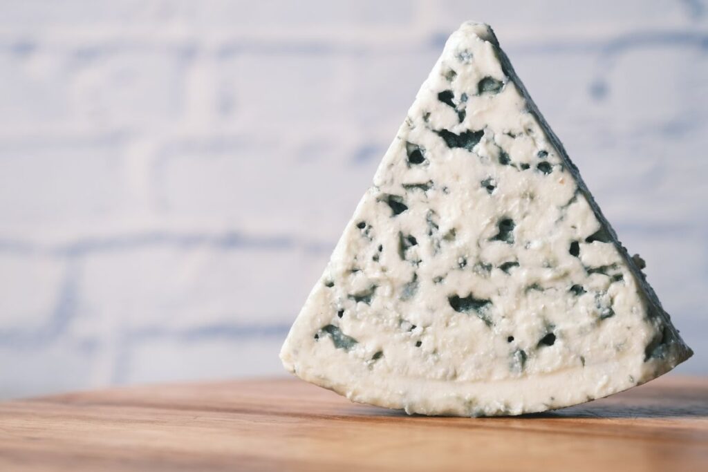 Conoce la curiosa historia del origen del queso roquefort