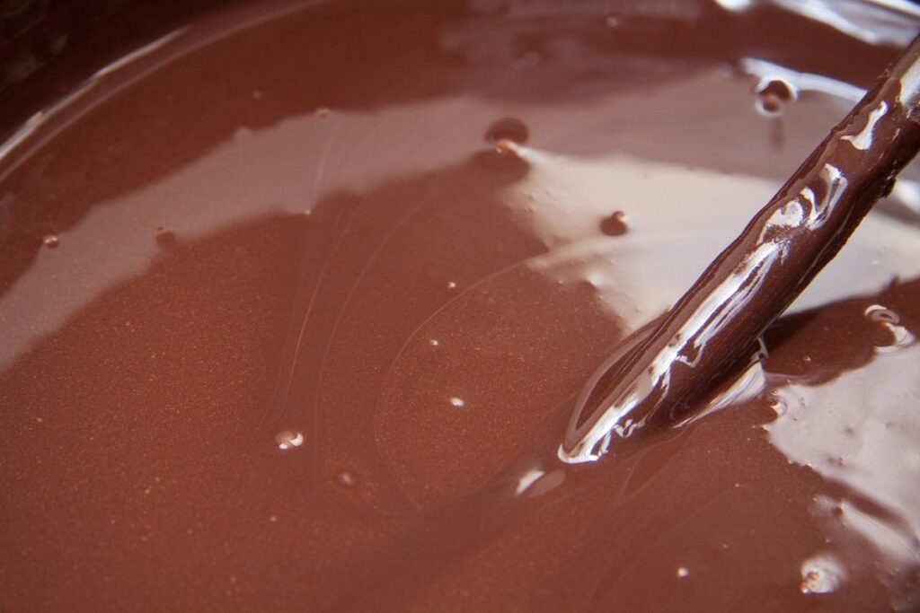 Templado, técnica dentro de la chocolatería para lograr una cobertura con brillo.