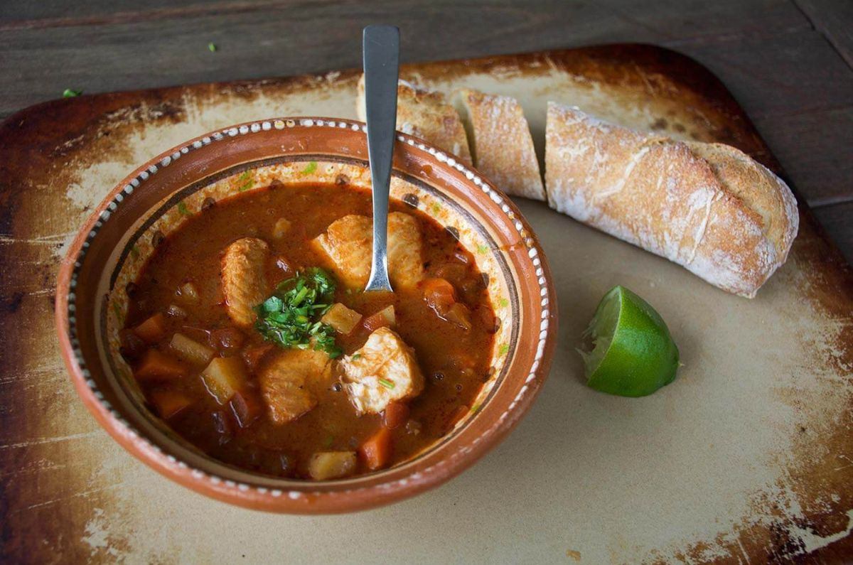 Caldo de oso, origen y evolución de este platillo regional