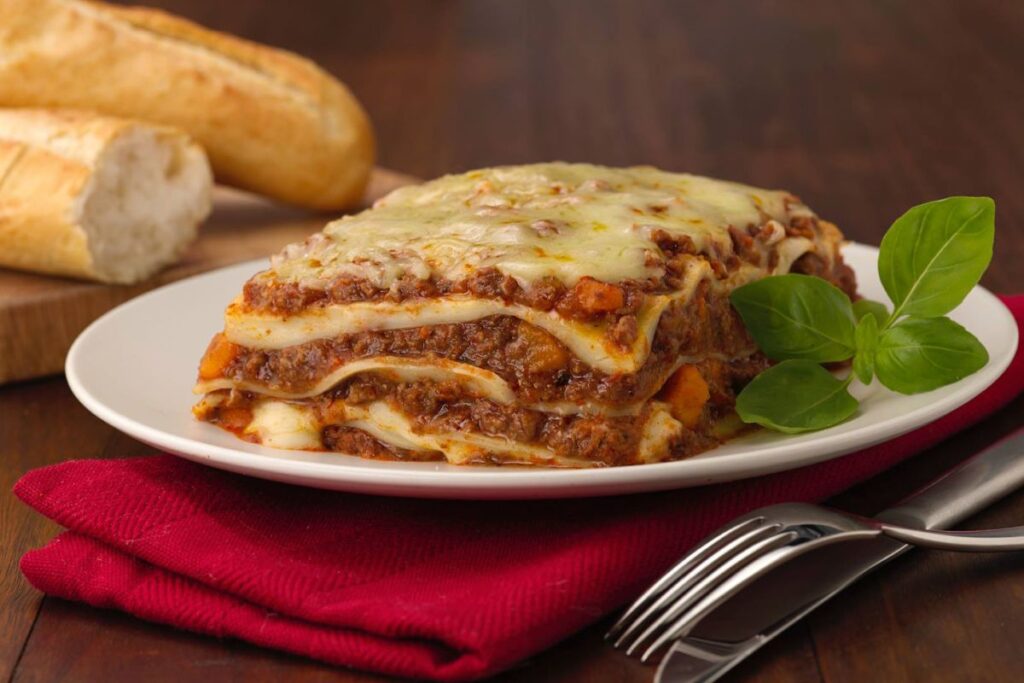 Lasagna, el platillo romano que se mantiene vigente en la cocina contemporánea 