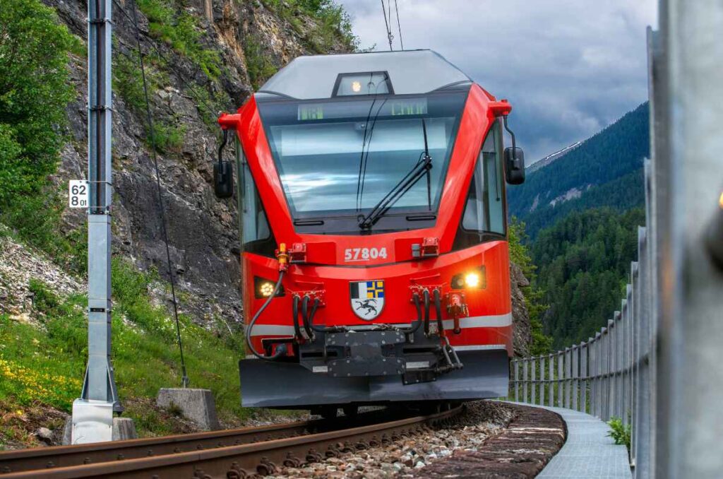 Glacier express, el tren que circula entre los Alpes suizos 4