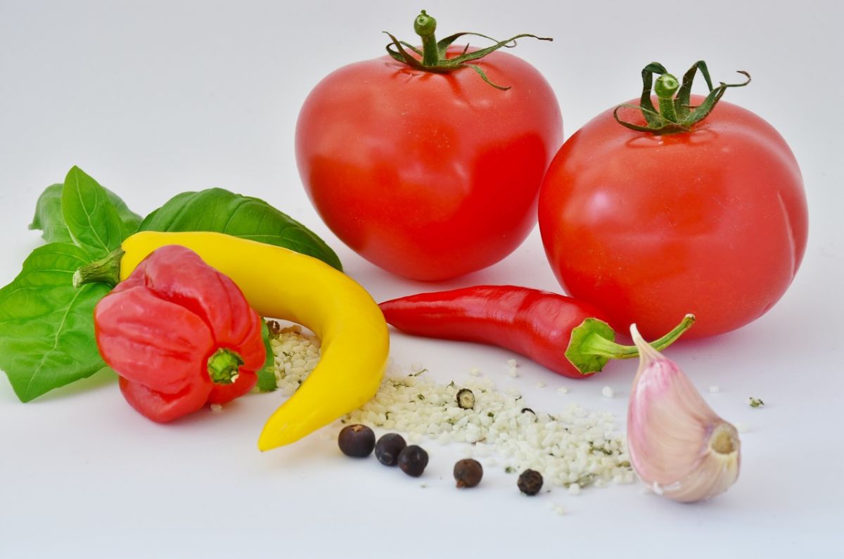 Ingredientes usados para el chilmole, foto tomada de Pixabay