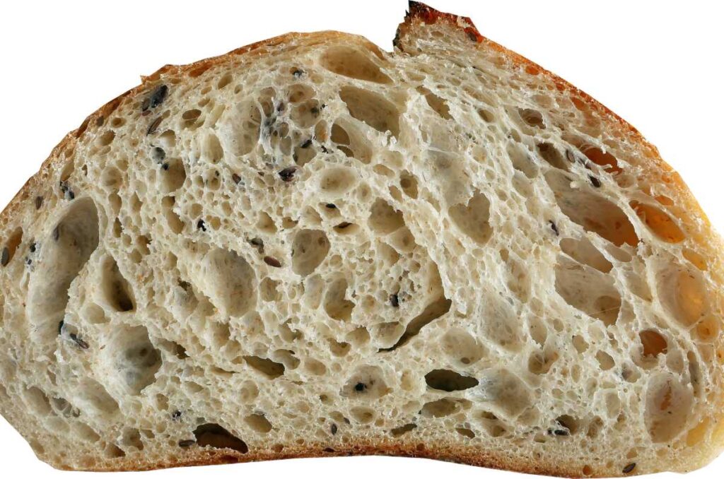 Foto de un pan de masa madre en la que se ven sus alveolos