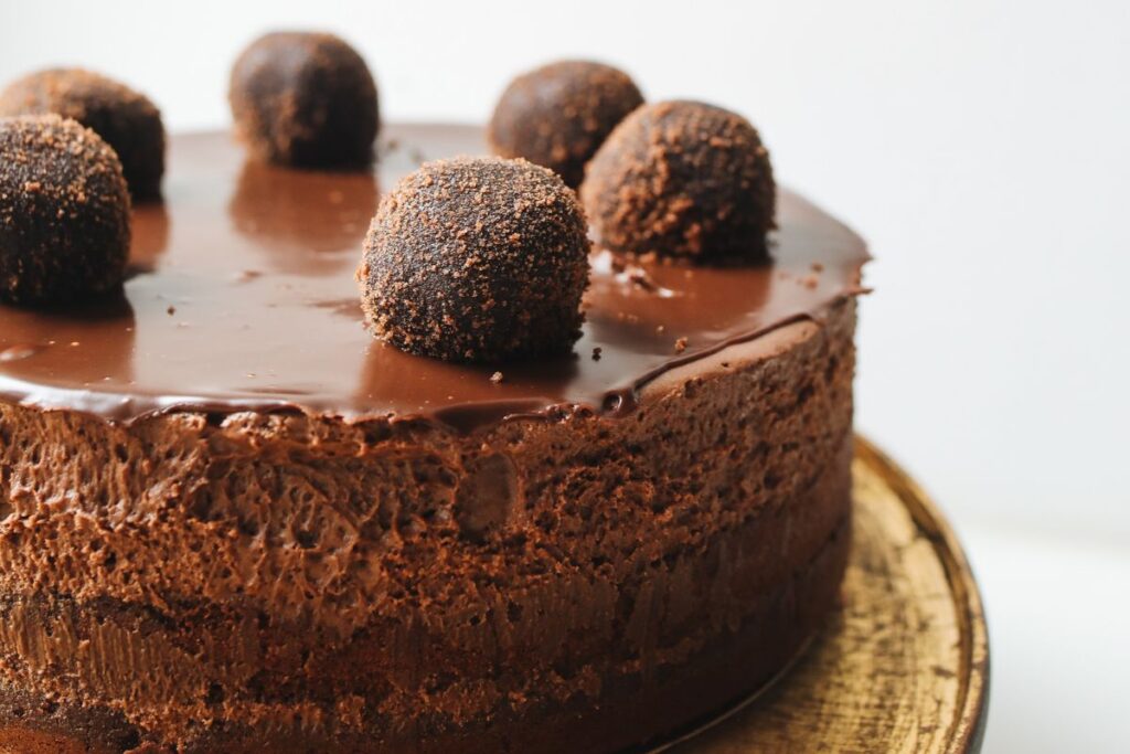 Los pasteles de chocolate deben ser suaves y ligeramente húmedos.