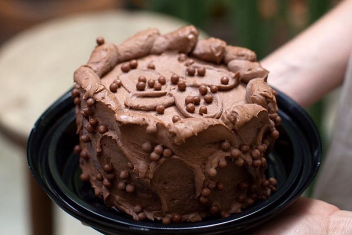 Pastel de chocolate para compartir. Foto de Instagram Belmondo. 