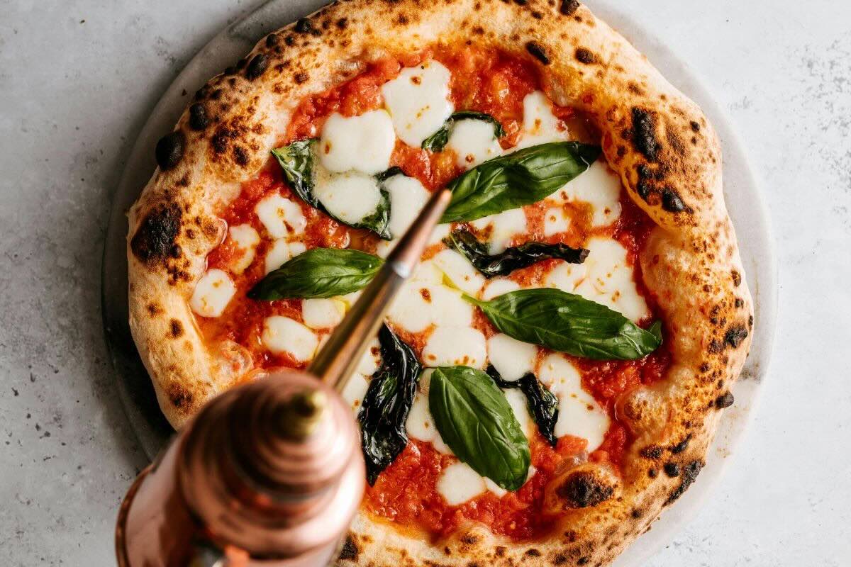 Pizza italiana recién horneada. Foto de Pexels.