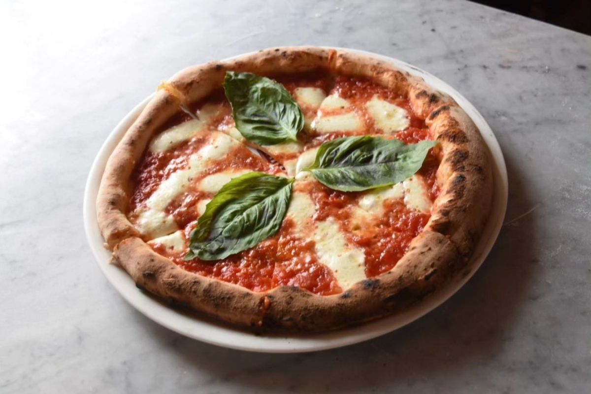 Receta de pizza napolitana en Ardente Pizzería. Foto de Instagram Ardente Pizzería.