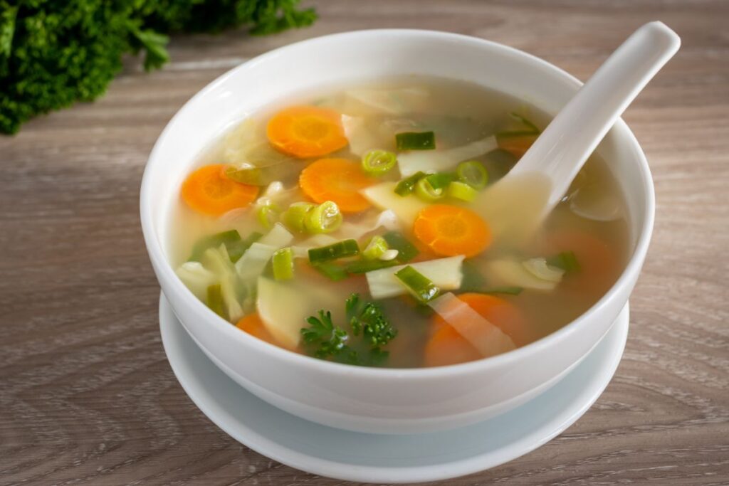 Cómo hacer sopa de verduras en casa y qué ingredientes usar