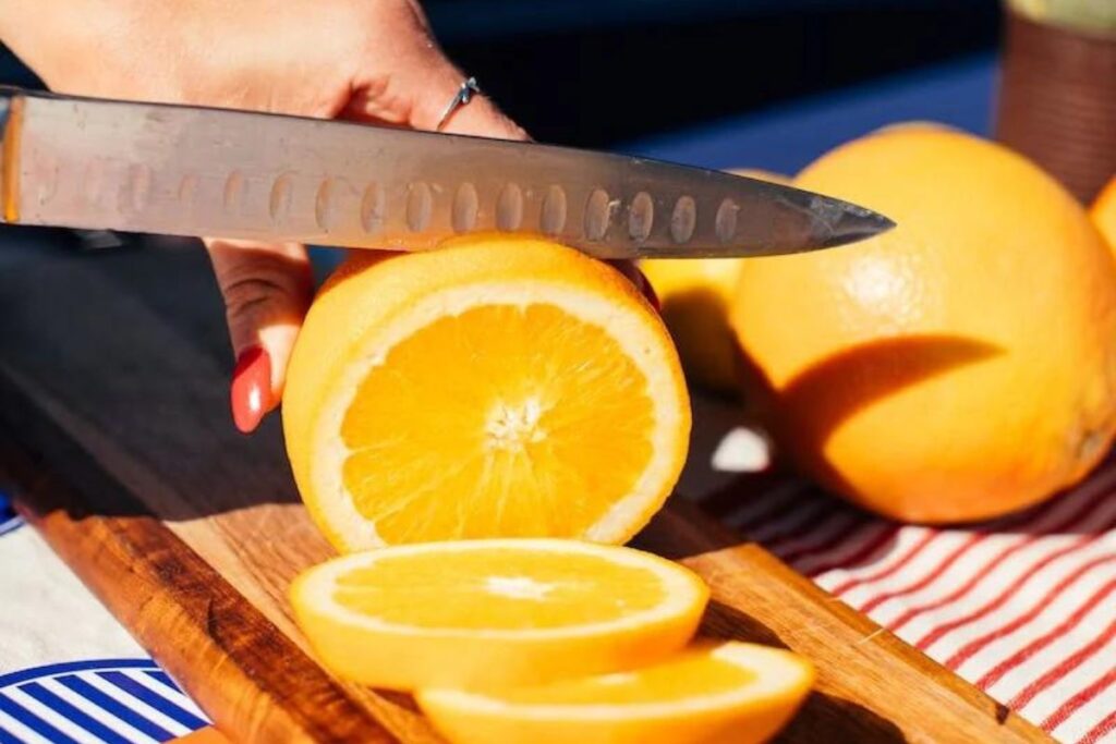 Los tipos de cuchillo son diferentes para cortar canes y frutas.