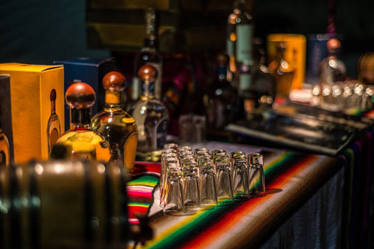 Área de preparación de bebidas dentro de cantina. Foto de iStock.