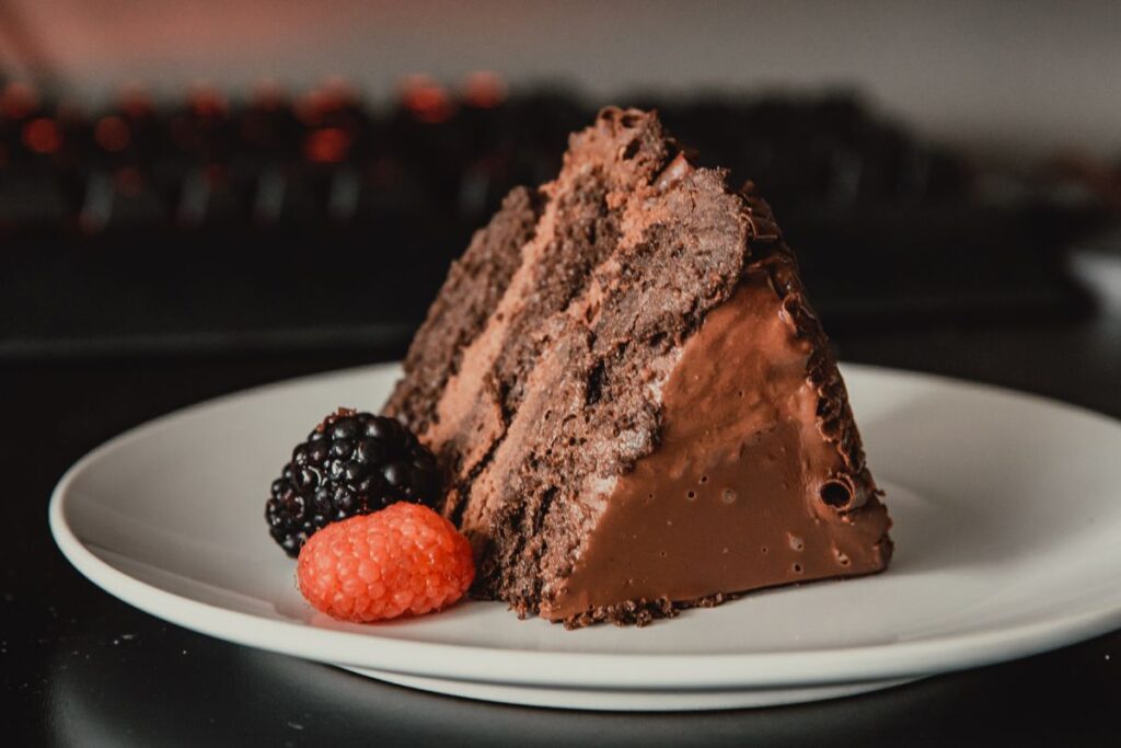 El pastel de chocolate de Costco está inspirado en el bruce cake de Matilda.