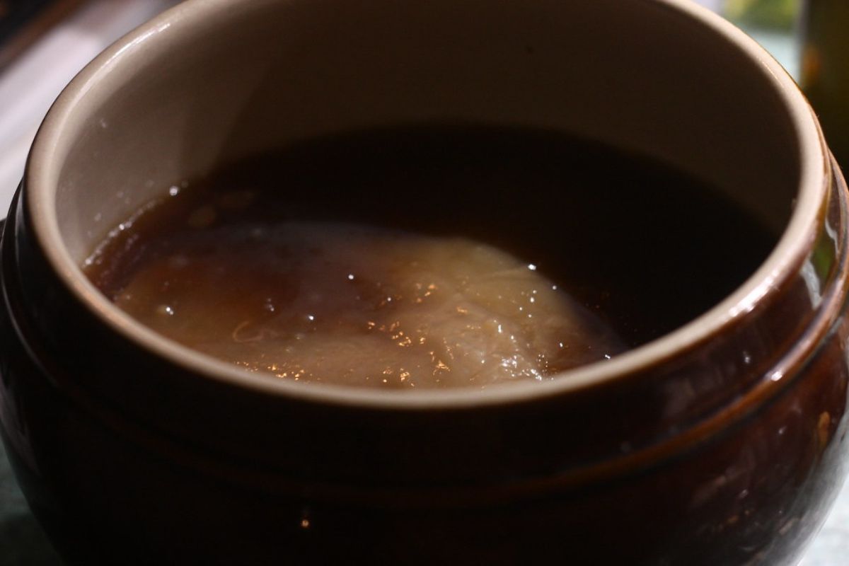 Bebida a base de té en fermentación. Foto de Flickr.