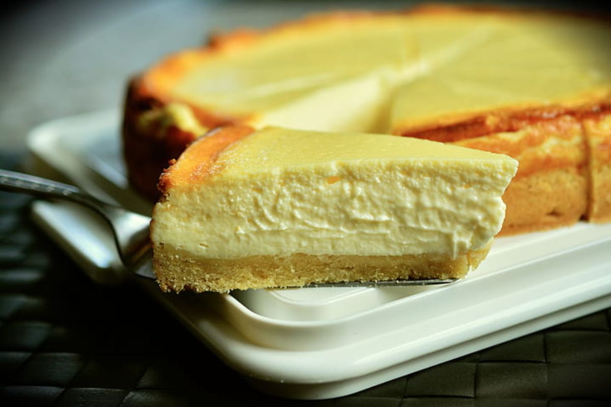 Cheesecake horneado con interior cremoso. Foto de PxHere.