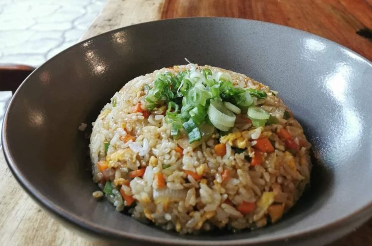 El yakimeshi: un platillo japonés adaptado de la cocina china