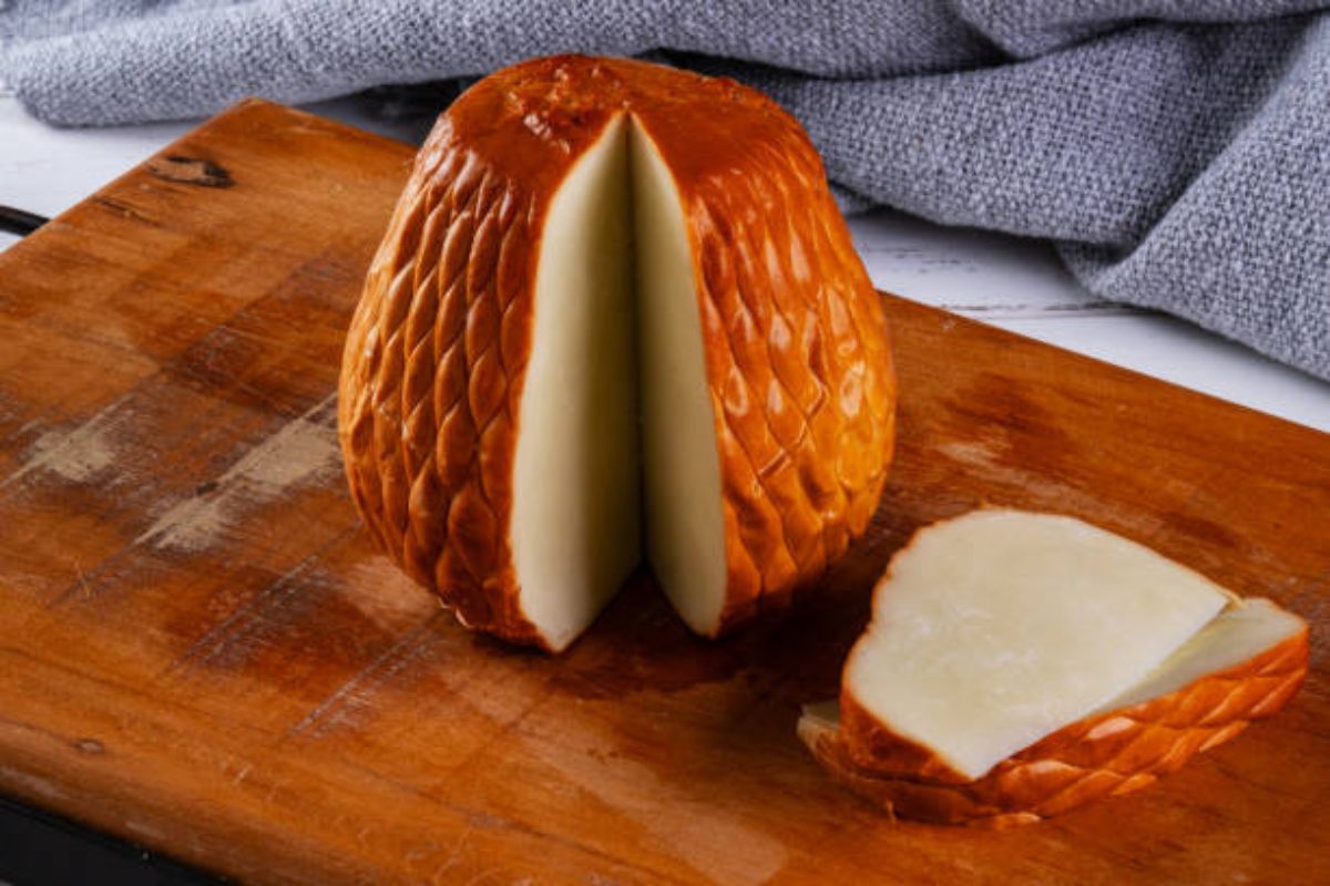 Pieza completa de queso maduro. Foto de Pixabay.com