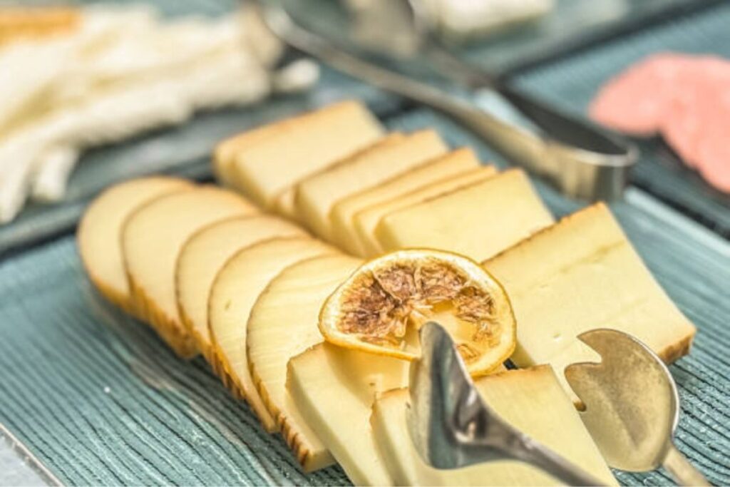 Cómo ahumar tus propios quesos y tips para conservarlos