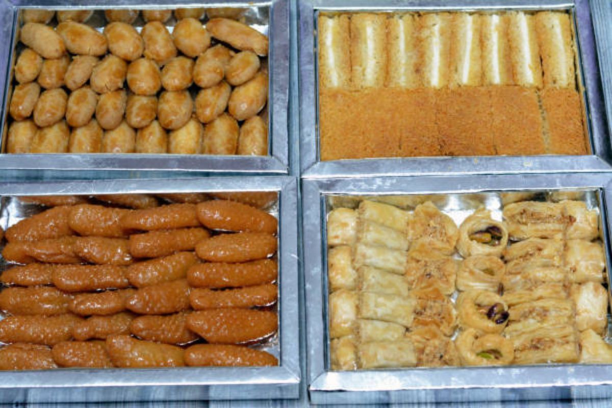 Oferta de dulces crujientes árabes. Foto de iStock.