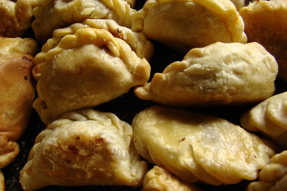 Mini empanadas fritas. Foto de Wikimedia Commons.