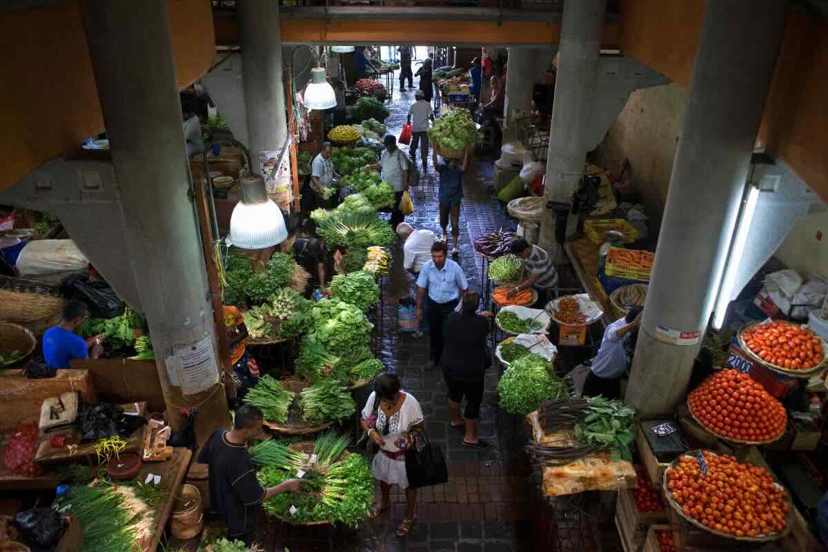 Pasillos del Mercado Central. Foto por Sergi Reboredo.