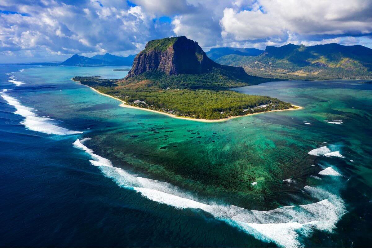 Vista aérea de Mauricio. Foto por Sergi Reboredo.