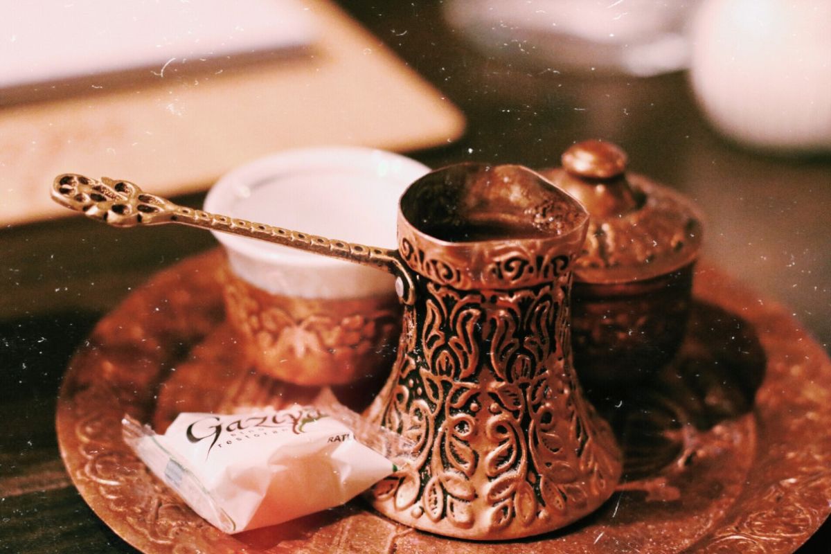Utensilios para preparar café turco. Foto de PxHere.