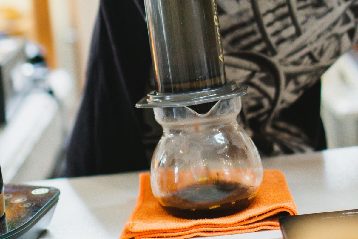 Extracción de café por goteo, stagg. Foto de Pexels.
