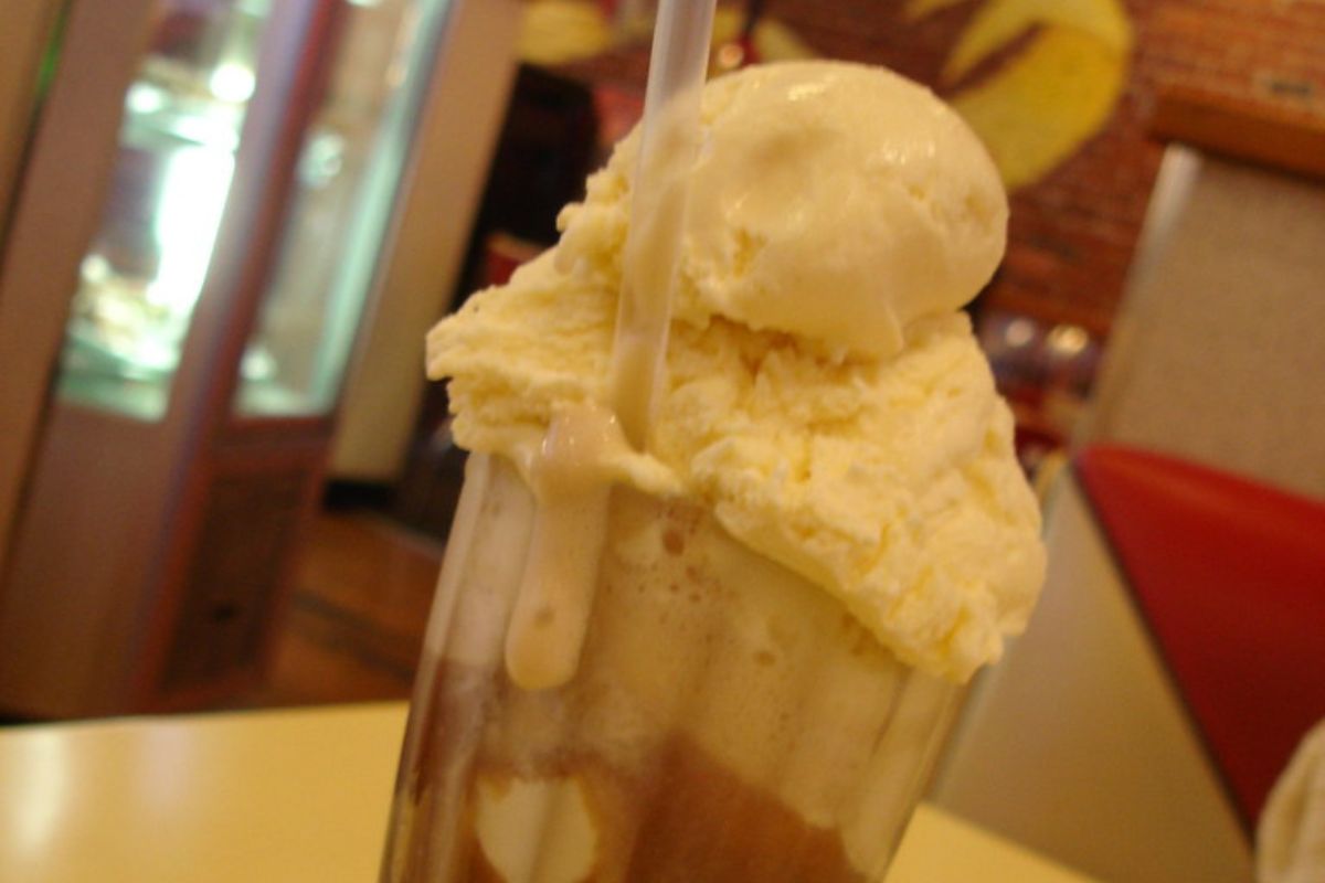 Forma tradicional de servir el helado flotante. Foto de Wikimedia Commons.