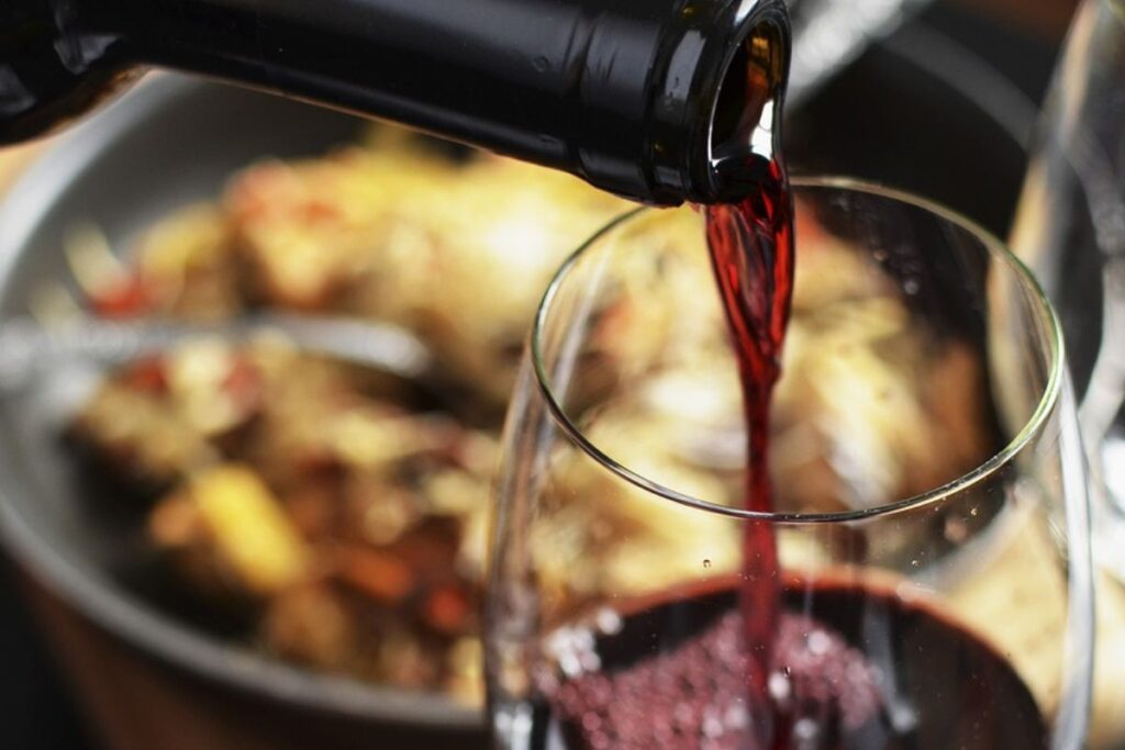 ¿Qué son las vinazas y por qué debes saber de ellas antes de tomar vino?