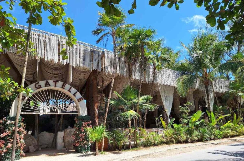 Vagalume y Bagatelle, dos exclusivos clubs de playa en Tulum