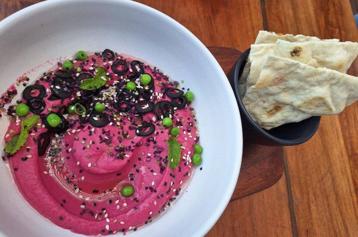 Hummus de betabel en el restaurante del hotel Lula Tulum, foto de Miriam Carmo