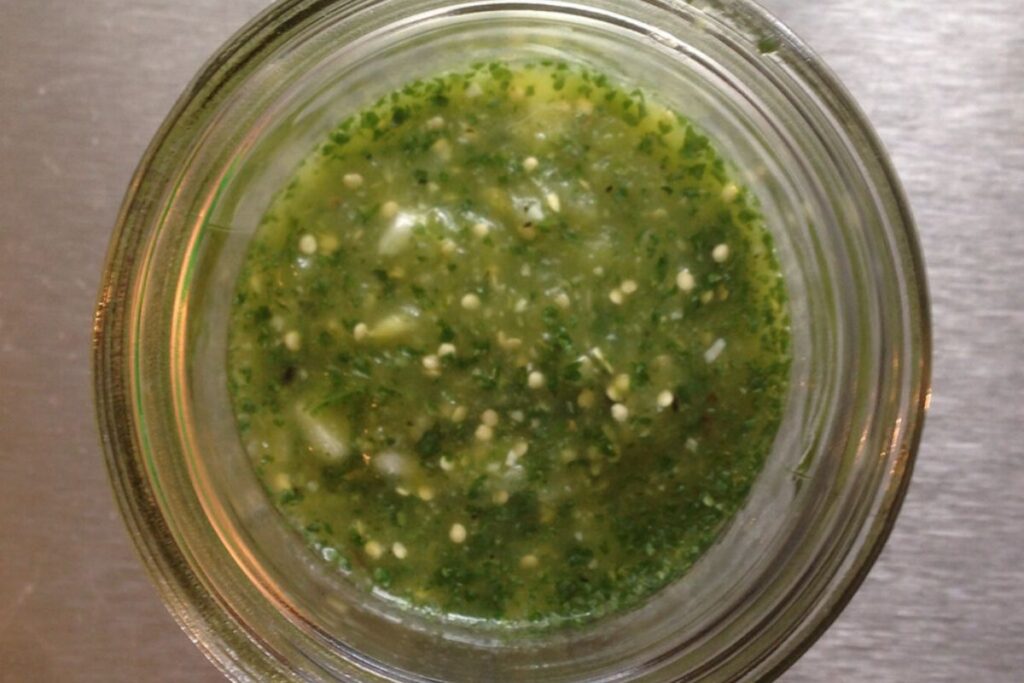 La salsa verde puede utilizarse para hidratar diferente carnes.