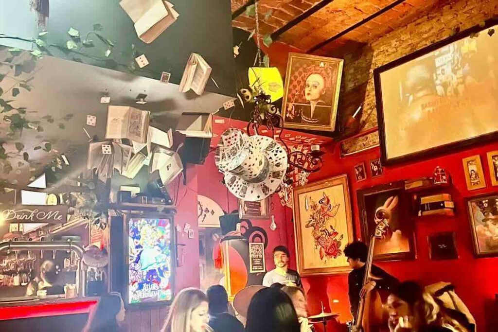 Un bar temático en Buenos Aires en honor a “Alicia en el País de las Maravillas”