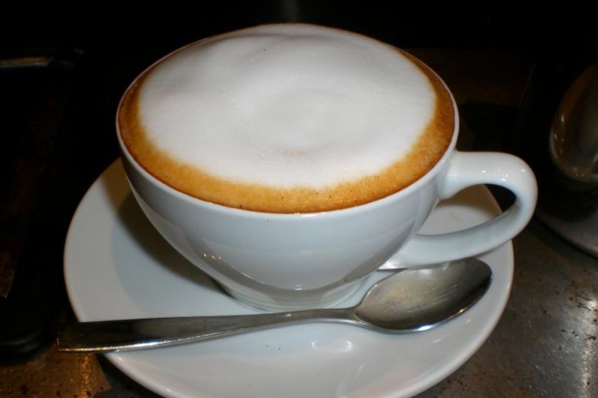 Cappuccino con espuma ligera. Foto de Flickr.