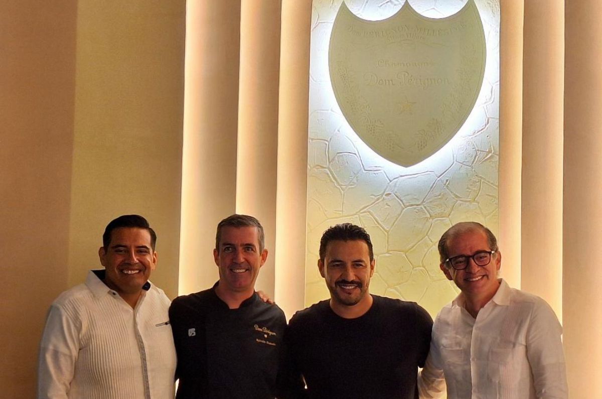 Hector Gallegos, chef Sylvain Desbois, Ramses Vazquez y Alfonso Martínez en la cava Dom Pérignon del hotel NIZUC Resort & Spa, foto de Miriam Carmo